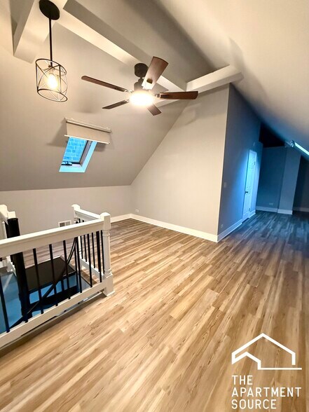 Building Photo - 942 N Elston Ave