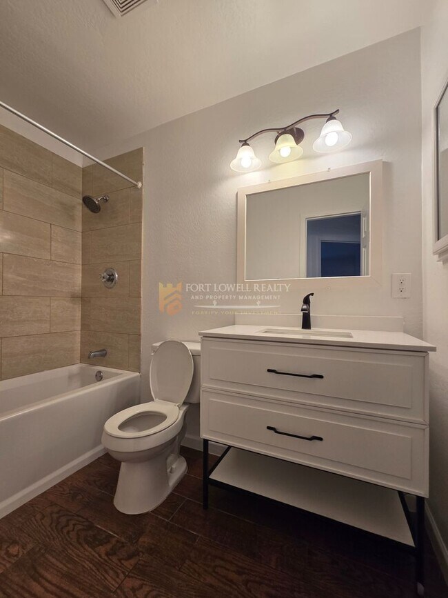 Building Photo - Newly Renovated 3 Bedroom, 2 Bath Home Available May!