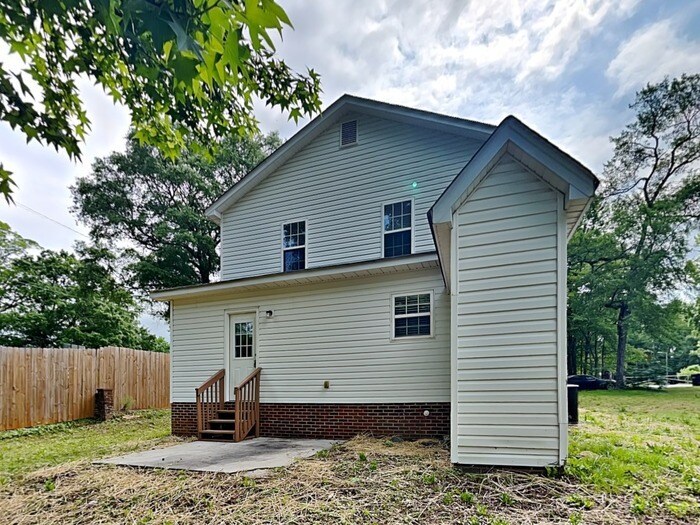 Building Photo - 3214 Westerwood Dr