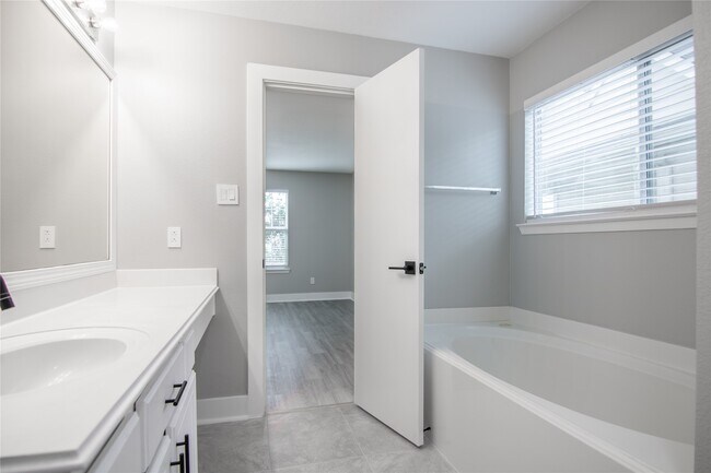 Building Photo - 20911 Young Meadows Way