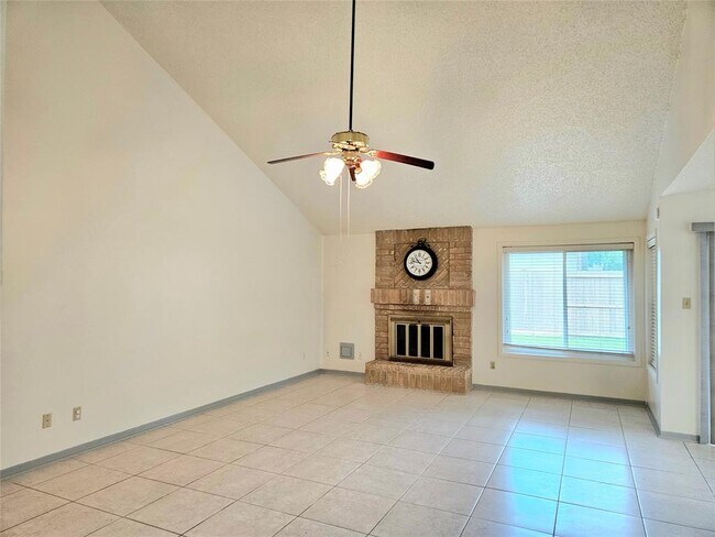 Building Photo - 2210 Brook View Ln