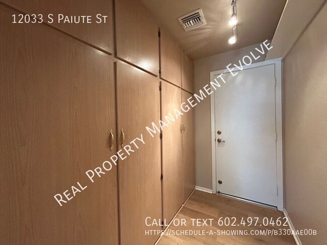 Building Photo - 12033 S Paiute St