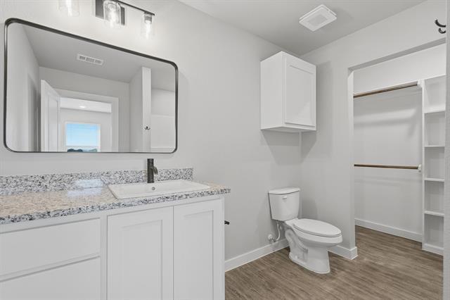 Building Photo - 3041 Glennster St