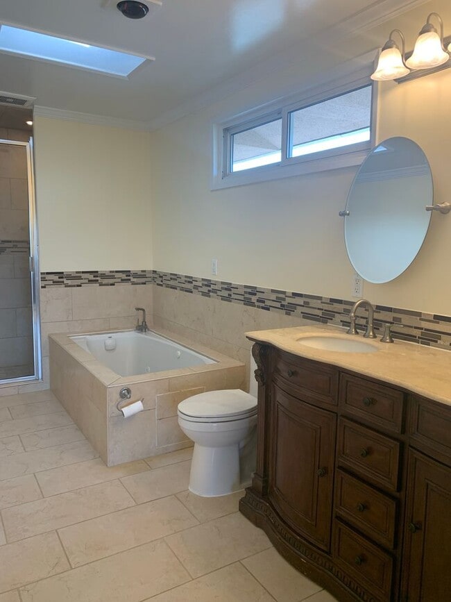 Building Photo - Gorgeous Two Story /Five Bedrooms in Burbank With Fantastic Views!!!