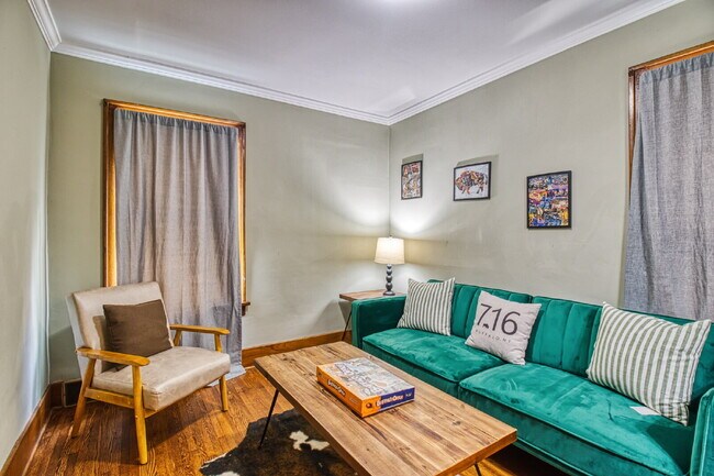 Building Photo - Furnished 4-Bedroom Single-Family Home in Kenmore