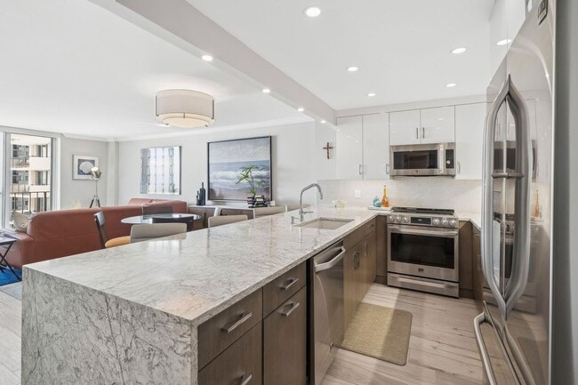 Primary Photo - 1900 S Ocean Blvd