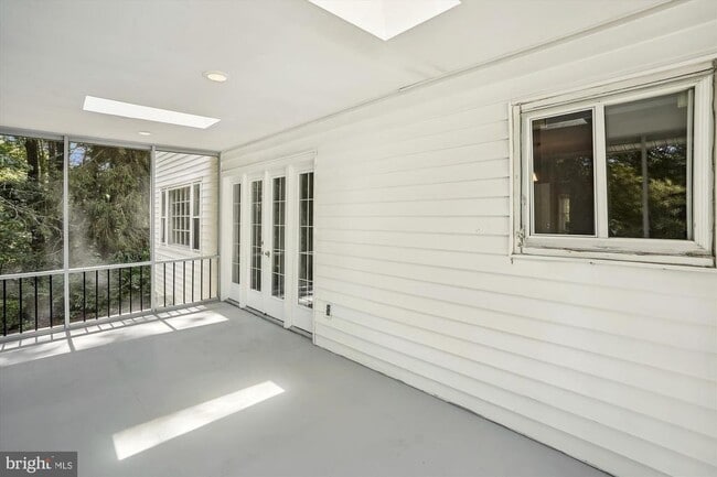 Building Photo - 8501 Canterbury Dr