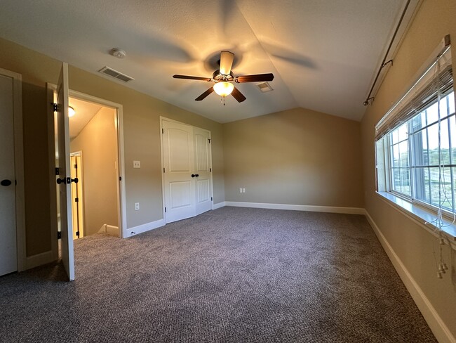 Building Photo - 12310 Hunter Dr