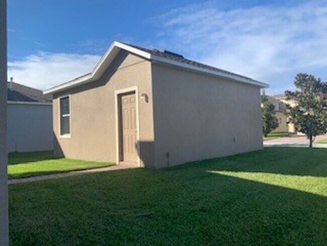 Building Photo - Independence/Signature Lakes