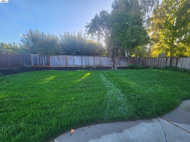 Building Photo - 1829 Rosetree Ct