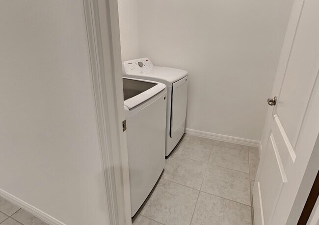 Building Photo - 1330 Chris Ave