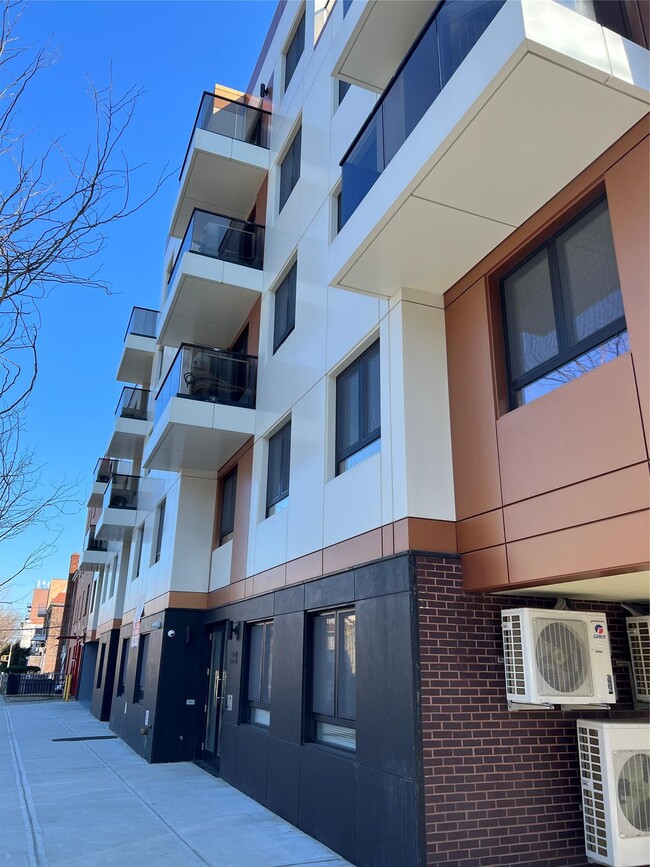Building Photo - 7302 Woodside Ave