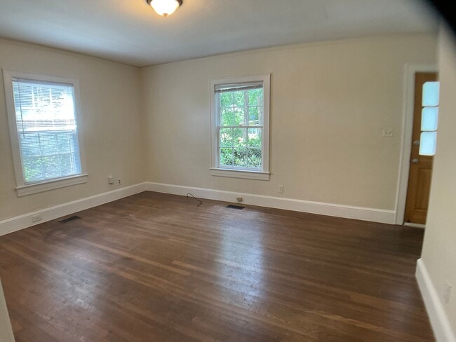 Building Photo - 817 Old Pittsboro Rd