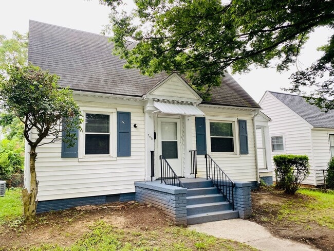 Building Photo - Adorable 2bdrm/1bth Bungalow Conveniently Located in Richmond's Historic Churchill!!