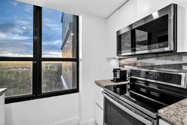 Building Photo - 780 NE 69th St