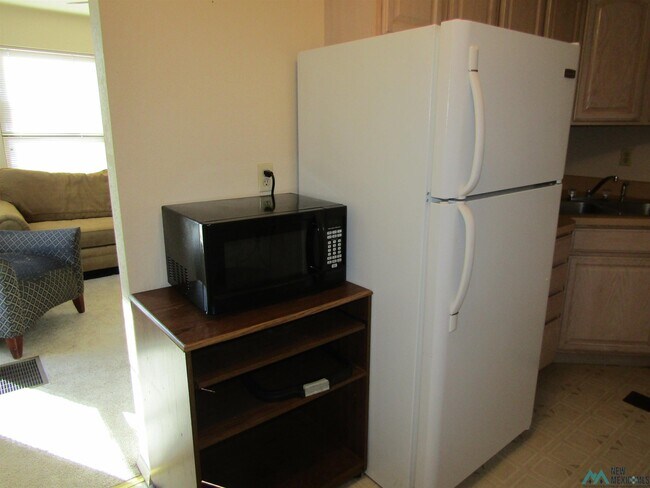 Building Photo - 4143 2 W Main St