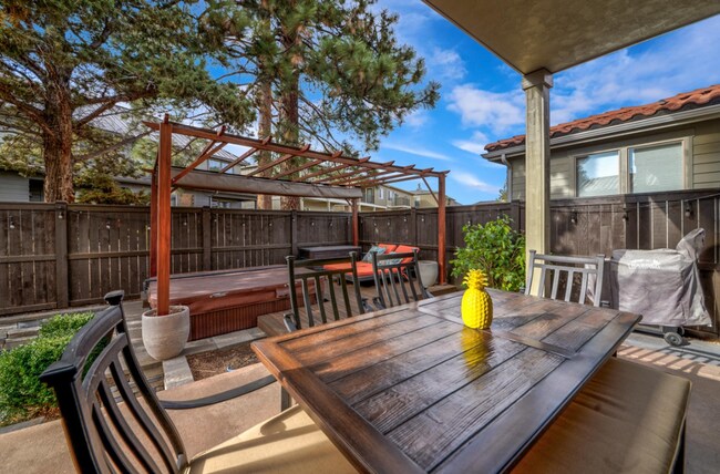 Building Photo - Beautiful 3 Bed/2.5 Bath Home in NW Bend - Via Cambria