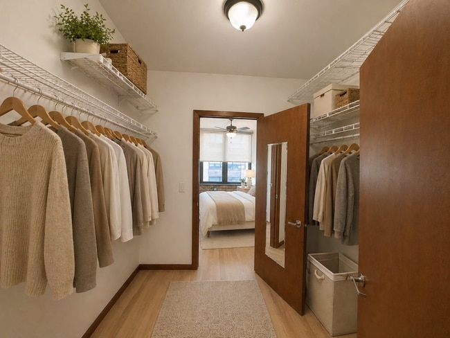 Building Photo - Gorgeous 1 Bedroom +Lofted Den Apartment in Avondale - Laundry In Unit!