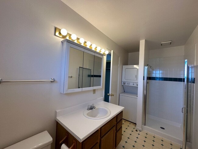 Building Photo - Top Floor of Benicia Duplex