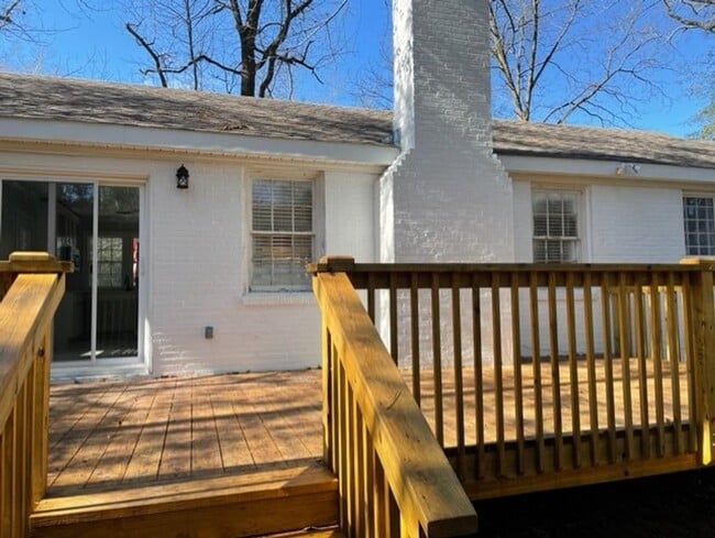 Building Photo - Charming 2BR Home Near Downtown Auburn & Auburn University