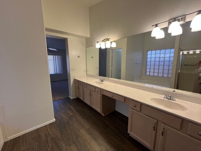 Building Photo - 4 Weeks of Free Rent! - Three bedroom Sing...