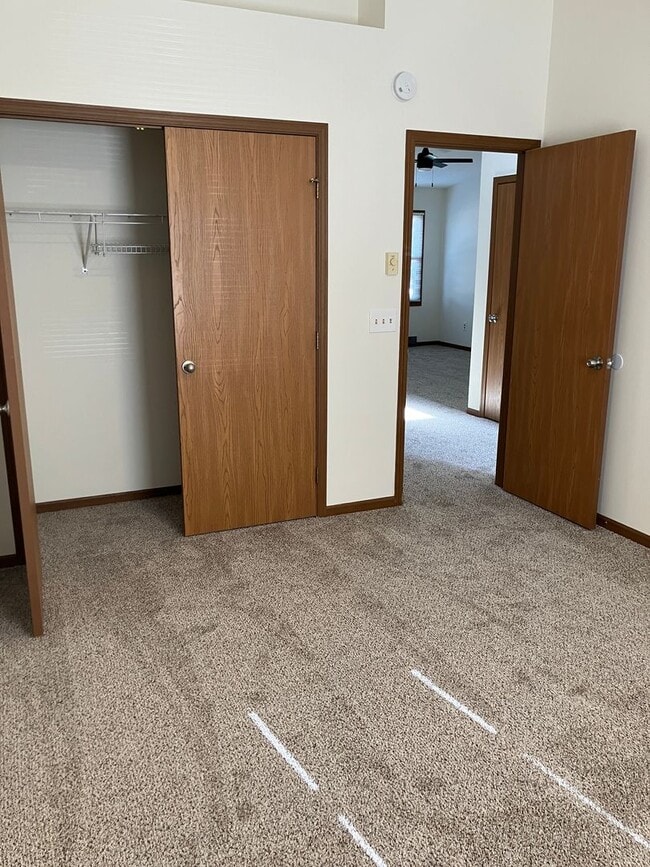 Building Photo - Updated 2 Bedroom, 1.5 Bath, and 1-Car Gar...