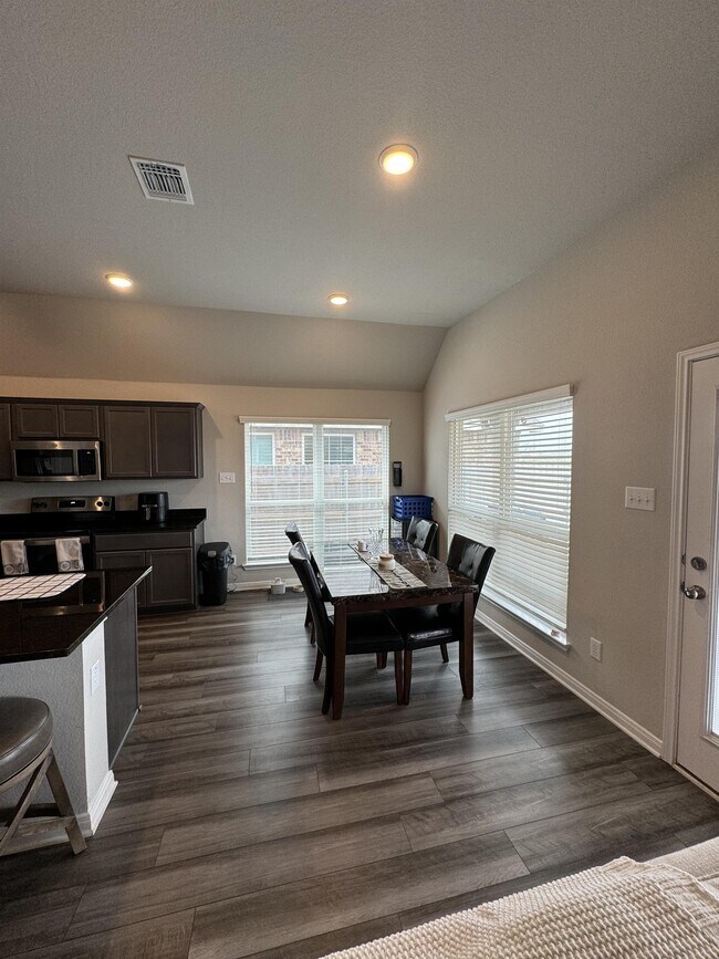 Building Photo - 8314 Stonehollow