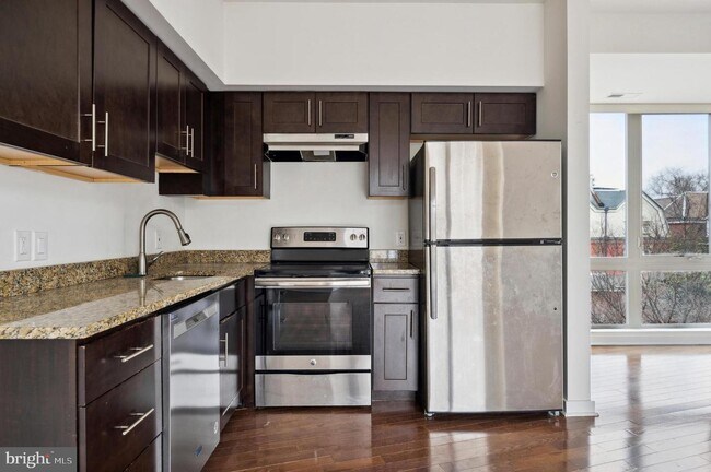 Building Photo - 4610 Cedar Ave