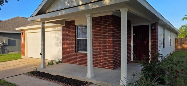 Building Photo - 204 Quail Hollow Dr