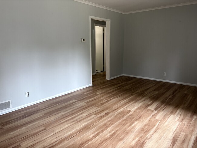 Building Photo - 1524 Waldman Ave