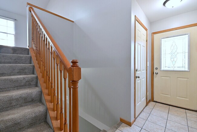 Building Photo - 19 E Pineview Dr