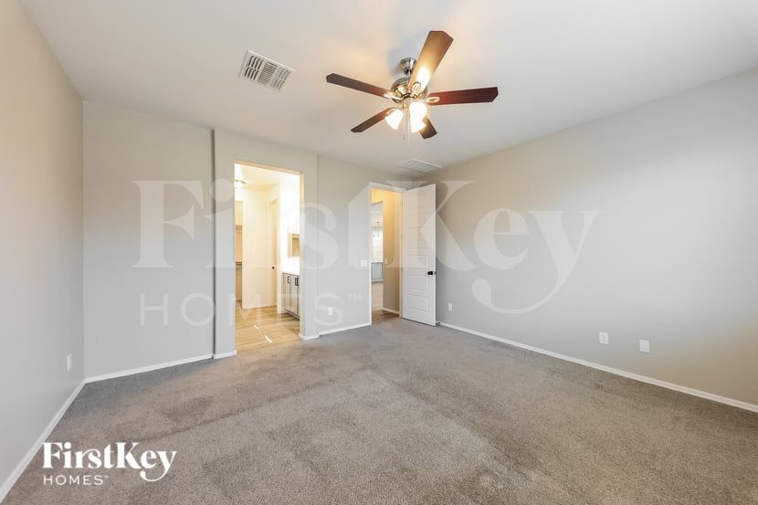 Building Photo - 18530 W Robin Ln