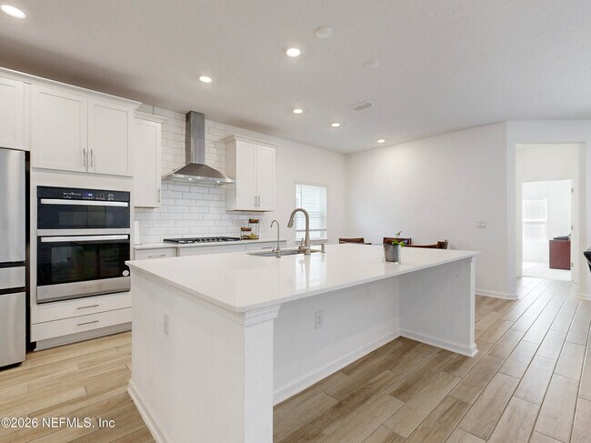 Building Photo - 401 Archstone Wy