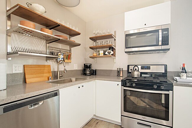 Building Photo - Beautiful 2 beds 1 bath apartment in Point Loma