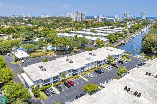 Building Photo - 6319 Bay Club Dr
