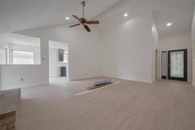 Building Photo - 15934 Barbarossa Dr