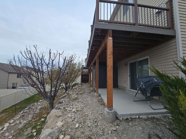 Building Photo - "Single Family Home with Incredible View!"