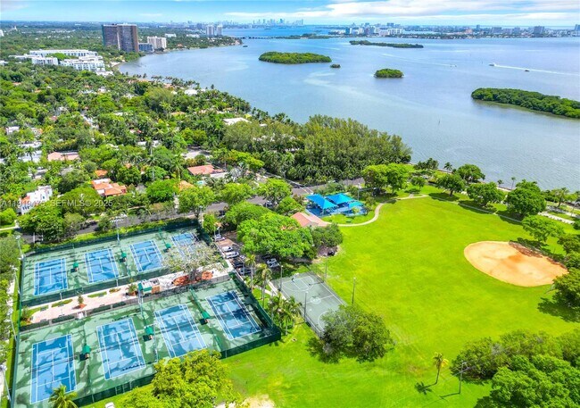 Building Photo - 651 NE 60th St