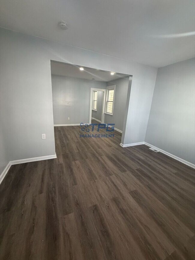 Building Photo - 134 Dewey St