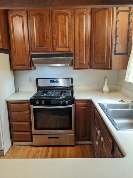 Building Photo - 2226 Riordan Dr
