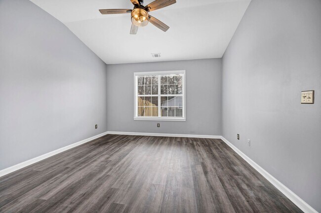 Building Photo - BEAUTIFULLY RENOVATED TWO BEDROOM IN CHAPIN