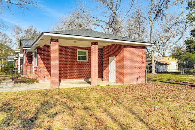 Building Photo - 7012 Terrace Dr