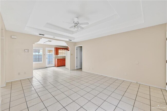Building Photo - 18 Redbud Ave