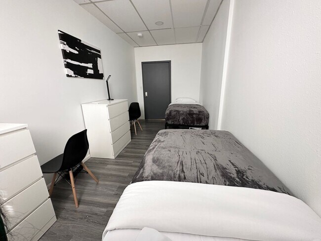 Building Photo - 832 Hilgard Ave