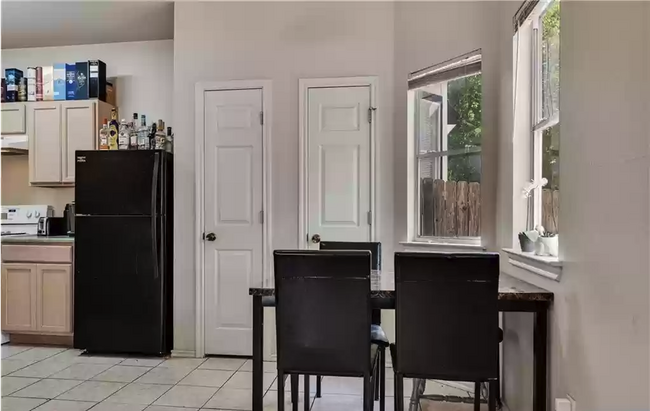 Dining & Pantry - 876 Sagewood Trl