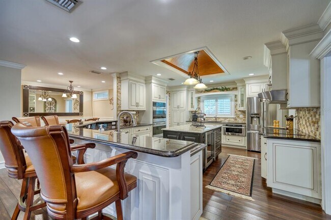 Building Photo - 1666 Robin Hood Ln