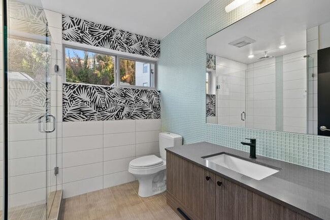 Building Photo - Stunning Air Conditioned Alki Condo Overlooking Majestic Puget Sound!