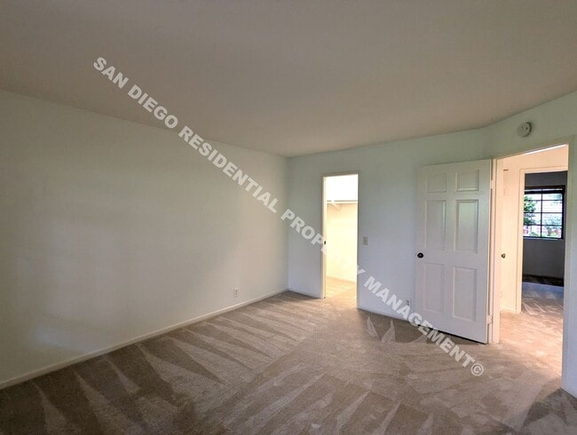 Building Photo - 8850 Villa La Jolla Dr