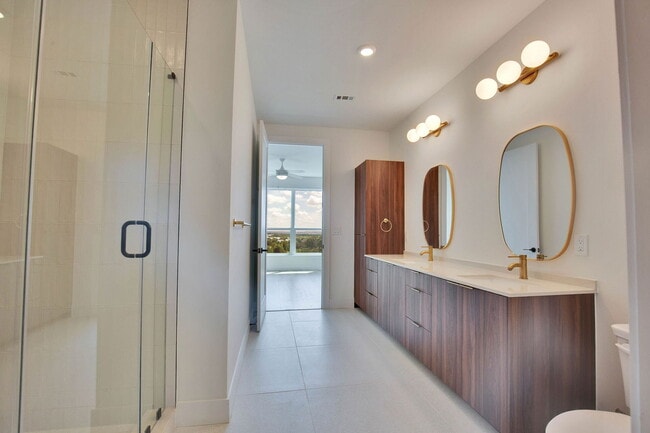 Building Photo - 1701 Simond Ave Ave