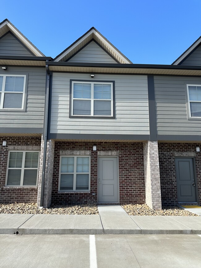 Building Photo - 145 Bellvue Dr
